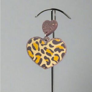 NWT wild at heart animal print glitter heart earrings by Tat…